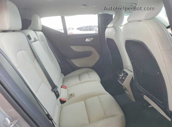 YV4L12UE9R2307628 2024 VOLVO XC40 Silver 