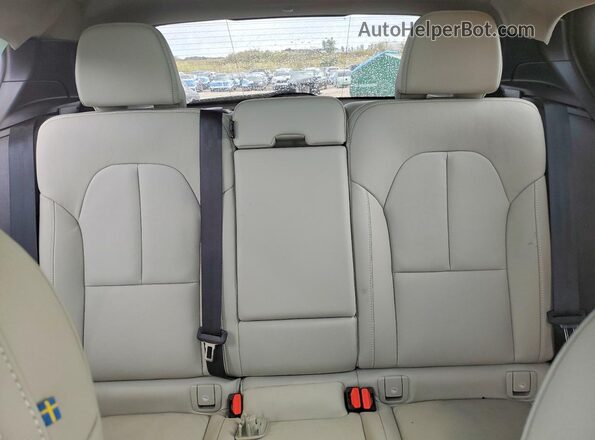 YV4L12UE9R2307628 2024 VOLVO XC40 Silver 