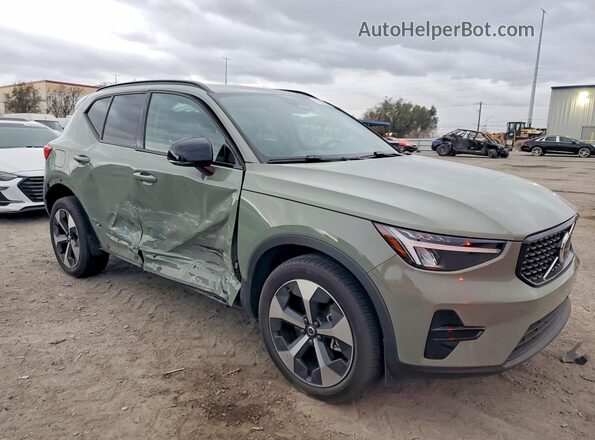 YV4L12UK1R2364461 2024 VOLVO XC40 Green Delantero derecho