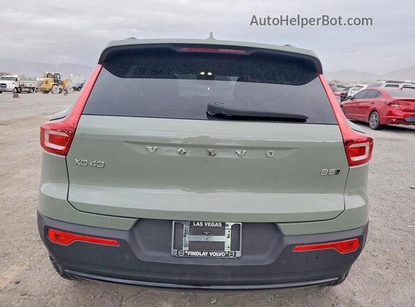 YV4L12UK1R2364461 2024 VOLVO XC40 Green Vista trasera