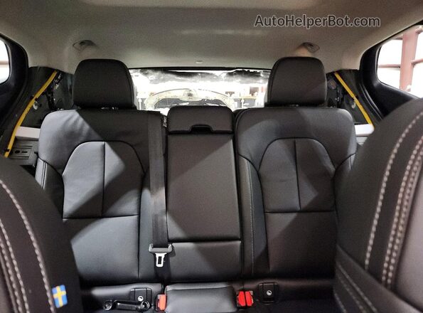 YV4L12UK1T2740132 2026 VOLVO XC40 Gray Widok tylnych siedzeń