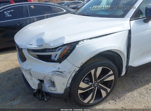 YV4L12UL5R2249659 2024 VOLVO XC40 White Widok z przodu