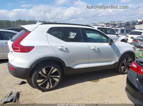 YV4L12UL5R2249659 2024 VOLVO XC40 White Widok wnętrza z tyłu