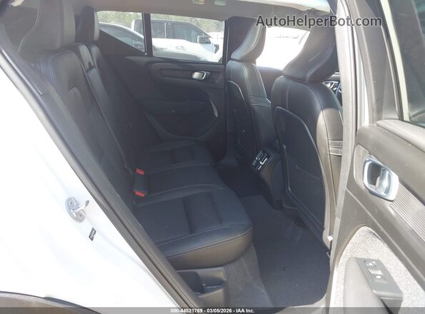 YV4L12UL5R2249659 2024 VOLVO XC40 White Widok naklejki z numerem VIN