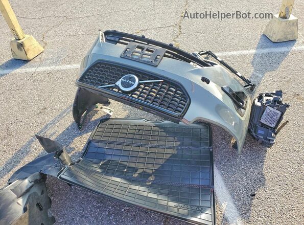 YV4L12UM4R2376346 2024 VOLVO XC40 Green 
