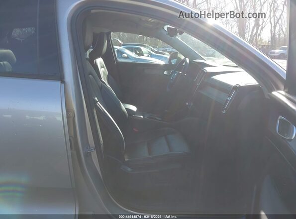 YV4L12UV0P2055118 2023 VOLVO XC40 Beige Սալոնի դիմացի տեսք