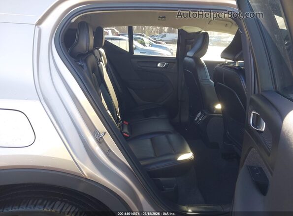 YV4L12UV0P2055118 2023 VOLVO XC40 Beige VIN կոդի պիտակի տեսք