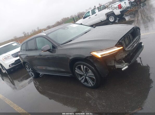 YV4L12WK3S2149506 2025 VOLVO V60 CROSS COUNTRY Black უკანა სალონის ხედი