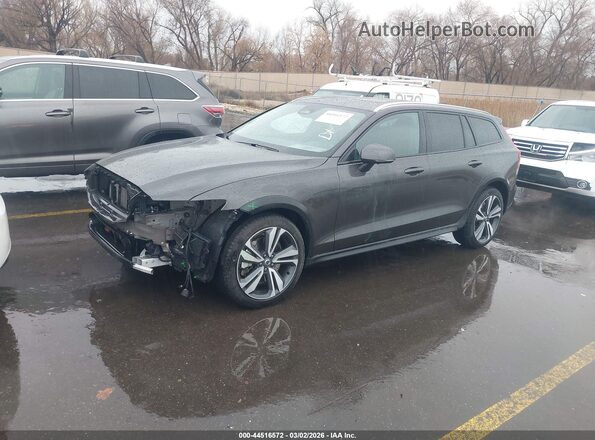 YV4L12WK3S2149506 2025 VOLVO V60 CROSS COUNTRY Black წინა მარცხენა ხედი სამი მეოთხედიდან