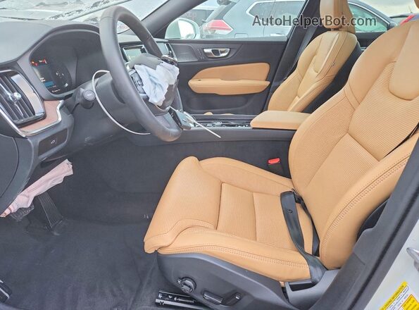 YV4L12WL8S2147808 2025 VOLVO V60 White Vista interior delantera