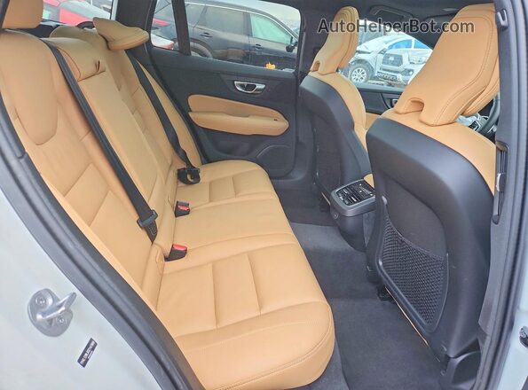 YV4L12WL8S2147808 2025 VOLVO V60 White Vista de los asientos traseros