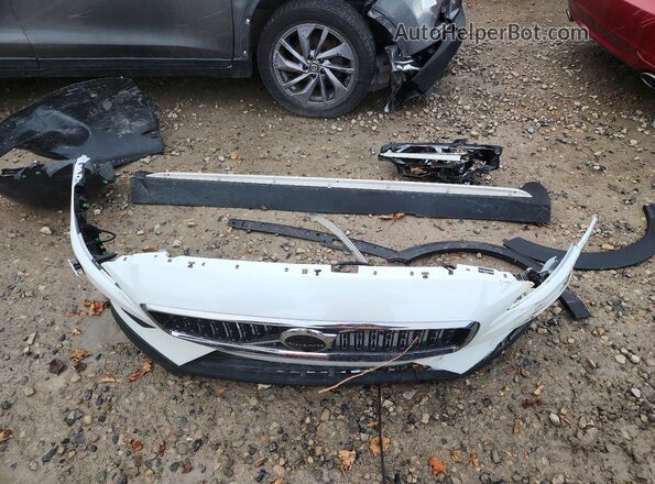 YV4L12WL8S2147808 2025 VOLVO V60 White Vista del compartimento del motor