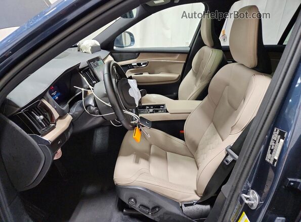 YV4M12PB1S1374130 2025 VOLVO XC90 Синий Вид салона спереди