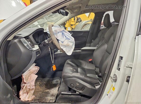 YV4M12RC0S1017267 2025 VOLVO XC60 White წინა სალონის ხედი