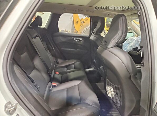 YV4M12RC0S1017267 2025 VOLVO XC60 White უკანა სალონის ხედი