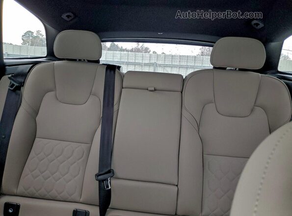 YV4M12RC1T1329681 2026 VOLVO XC60 White Вид задніх сидінь