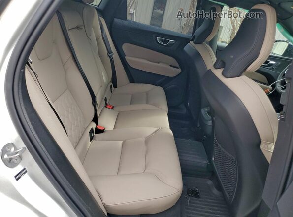 YV4M12RC1T1329681 2026 VOLVO XC60 White Вид задньої частини салону