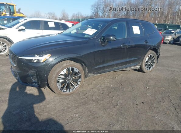 YV4M12RC9T1342100 2026 VOLVO XC60 Black წინა მარცხენა ხედი სამი მეოთხედიდან