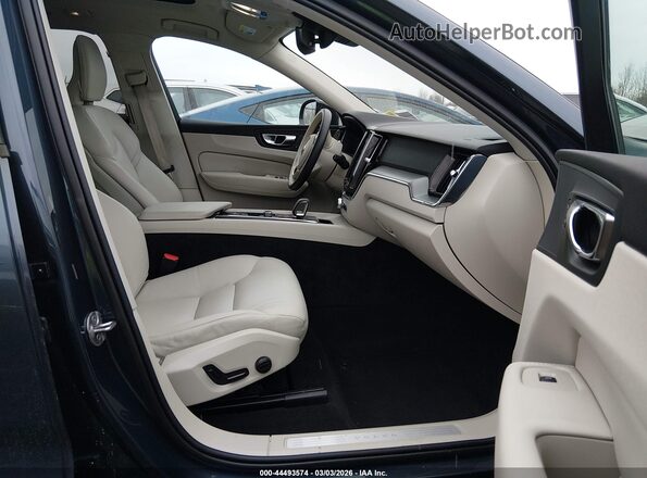 YV4M12RJ7S1016955 2025 VOLVO XC60 Blue Widok wnętrza z przodu