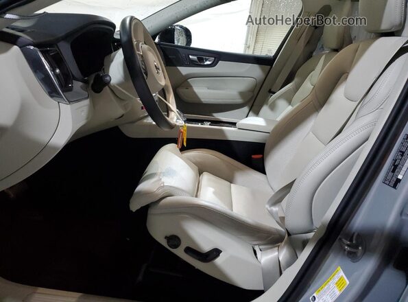 YV4M12RM6S1054865 2025 VOLVO XC60 Gray Front interior view