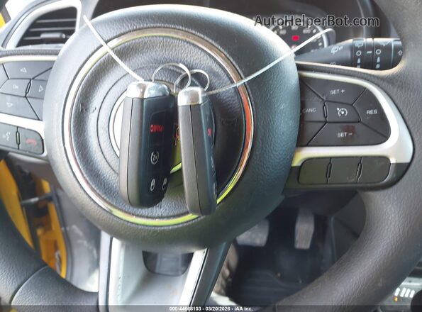 ZACCJBAB3JPH50445 2018 JEEP RENEGADE Желтый 