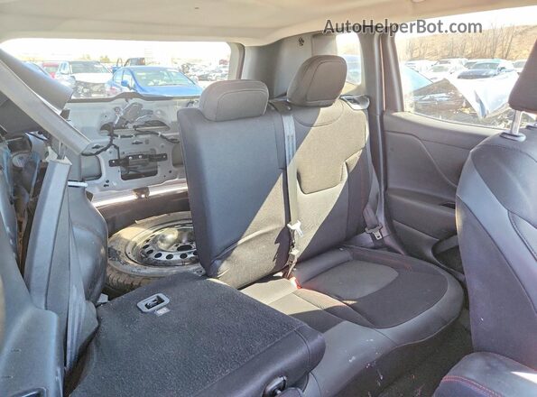 ZACCJBCB0HPF09983 2017 JEEP RENEGADE White უკანა სალონის ხედი