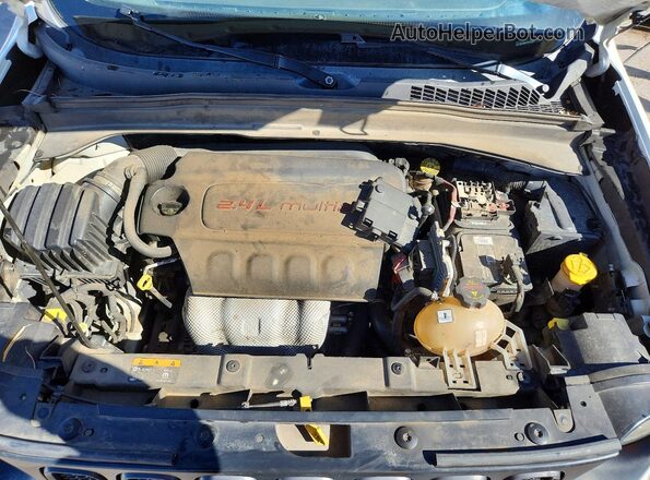 ZACCJBCB0HPF09983 2017 JEEP RENEGADE White ძრავის განყოფილების ხედი