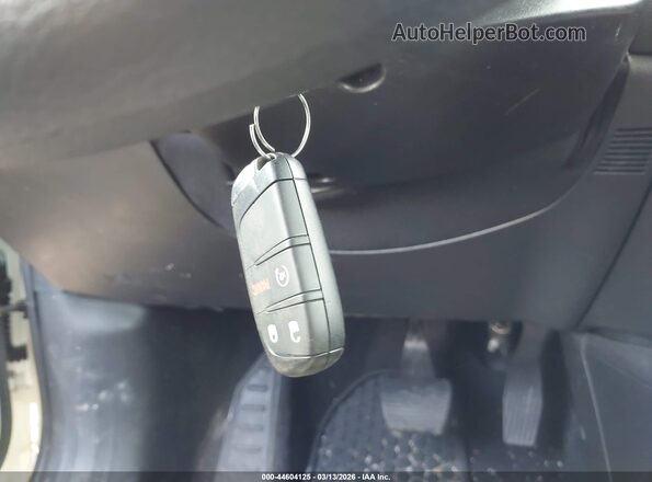 ZACNJDB10PPP55747 2023 JEEP RENEGADE White Widok deski rozdzielczej