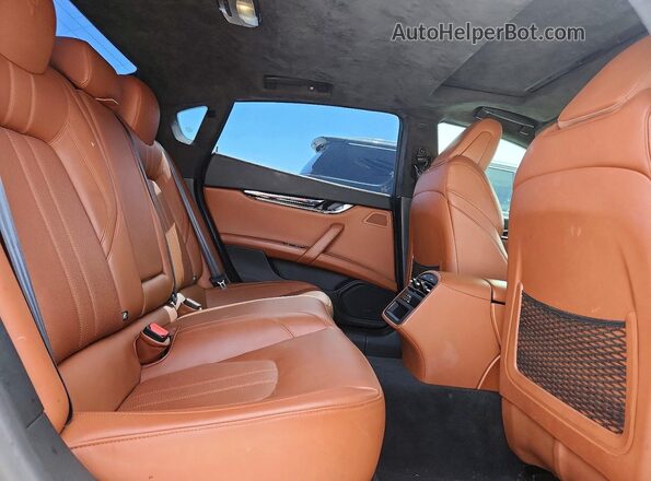 ZAM56PPS2H1235523 2017 MASERATI QUATTROPOR Black უკანა სავარძლების ხედი