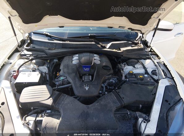 ZAM56YPL3J1281477 2018 MASERATI QUATTROPOR White Vista trasera