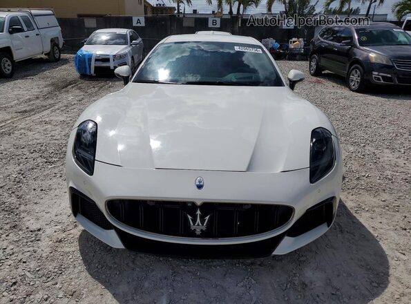 ZAMBMVDB8RX442059 2024 MASERATI GRANTURISM White Widok z przodu