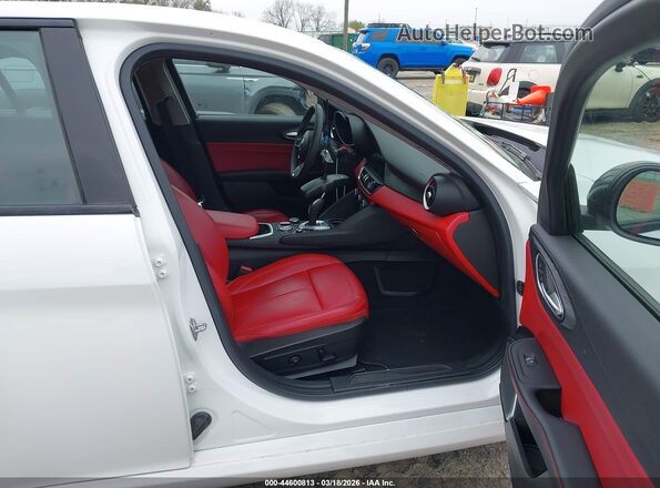 ZARFAMAN1L7635156 2020 ALFA ROMEO GIULIA White Front interior view