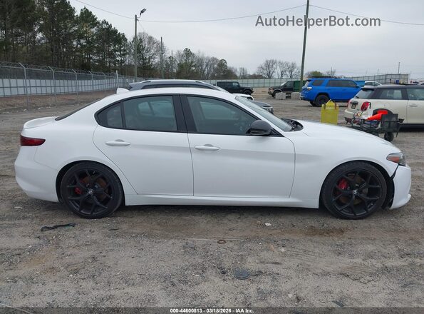 ZARFAMAN1L7635156 2020 ALFA ROMEO GIULIA White Rear interior view
