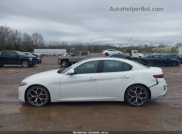 ZARFAMBN0M7644494 2021 ALFA ROMEO GIULIA White 360 interior view