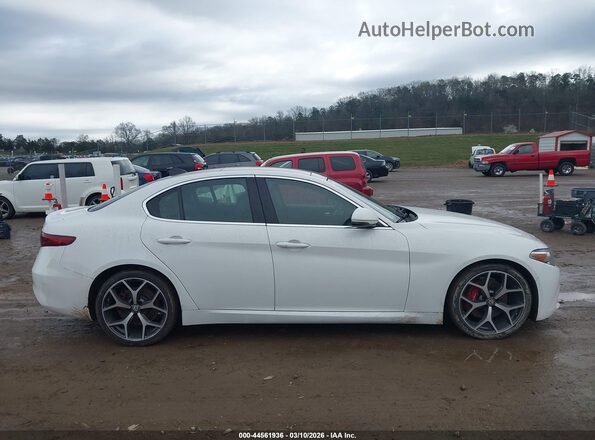 ZARFAMBN0M7644494 2021 ALFA ROMEO GIULIA White Rear interior view