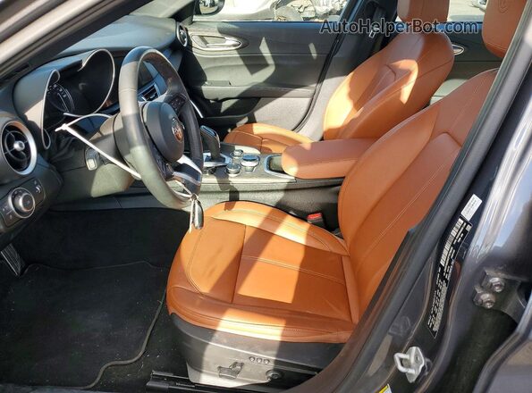 ZARFAMBN0P7676656 2023 ALFA ROMEO GIULIA Gray Widok wnętrza z przodu