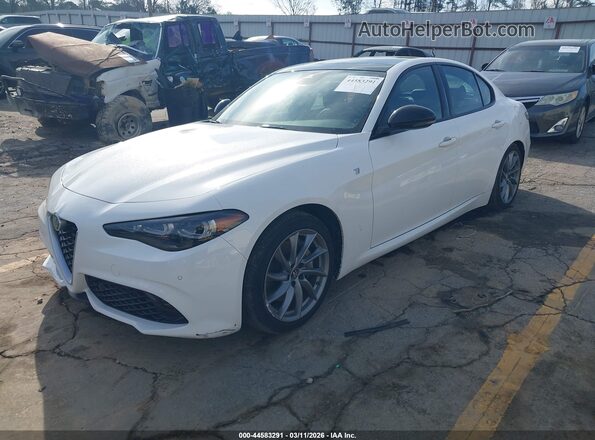 ZARFAMBN1R7684039 2024 ALFA ROMEO GIULIA White Առջևի ձախ երեք քառորդ տեսարան
