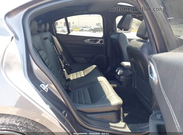 ZARFAMBN3R7680400 2024 ALFA ROMEO GIULIA Gray Widok naklejki z numerem VIN