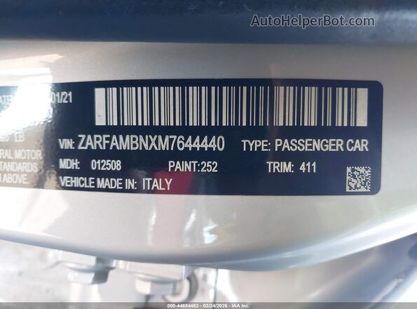 ZARFAMBNXM7644440 2021 ALFA ROMEO GIULIA Silver Vista del compartimento del motor