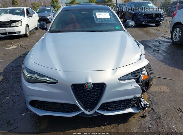 ZARFANAN4S7689426 2025 ALFA ROMEO GIULIA Light Blue Vista del cuadro de instrumentos