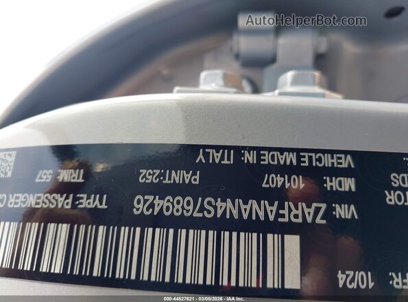 ZARFANAN4S7689426 2025 ALFA ROMEO GIULIA Light Blue Vista del compartimento del motor