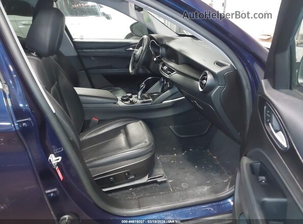 ZASFAKAN0J7B85440 2018 ALFA ROMEO STELVIO Синий Вид салона спереди