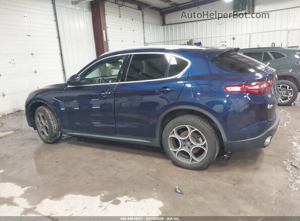 ZASFAKAN0J7B85440 2018 ALFA ROMEO STELVIO Синий Вид задней части салона