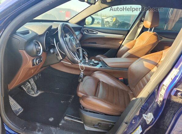 ZASFAKNN6J7B72315 2018 ALFA ROMEO STELVIO Blue Вид салону спереду
