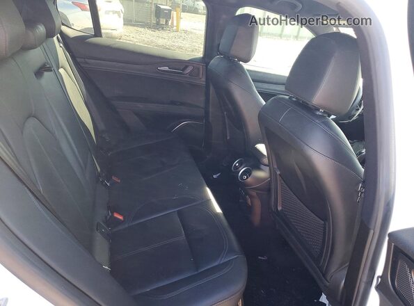 ZASPAJAN0N7D24826 2022 ALFA ROMEO STELVIO White Widok wnętrza z tyłu