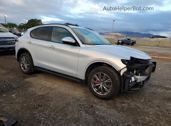 ZASPAJAN5N7D24742 2022 ALFA ROMEO STELVIO Silver Front right