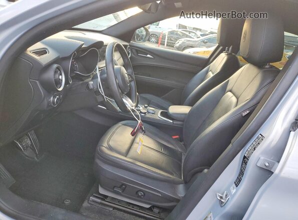 ZASPAJAN5N7D24742 2022 ALFA ROMEO STELVIO Silver Front interior view
