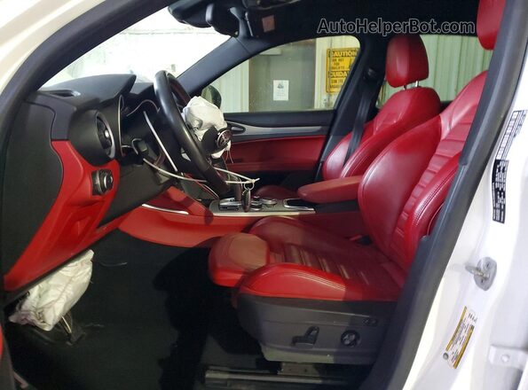 ZASPAKBN0L7C94356 2020 ALFA ROMEO STELVIO White Front interior view