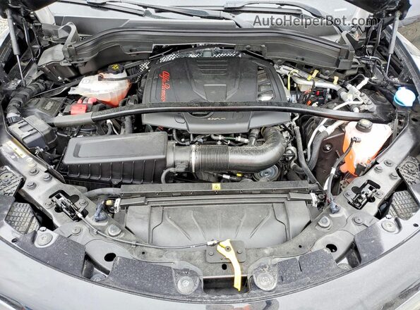 ZASPAKBN1R7D70532 2024 ALFA ROMEO STELVIO Black Շարժիչի բաժամունքի տեսք