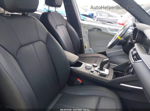 ZASPAKBN2P7D59164 2023 ALFA ROMEO STELVIO White Вид салону спереду